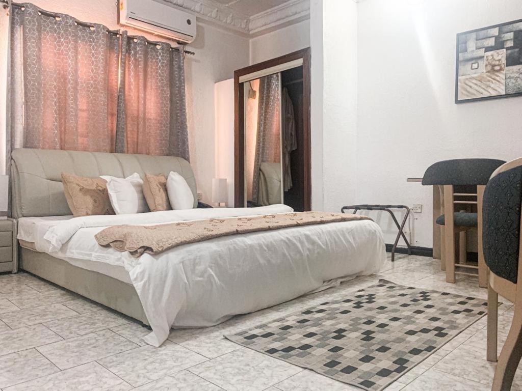 Hill View Hotel West Airport Άκρα Εξωτερικό φωτογραφία