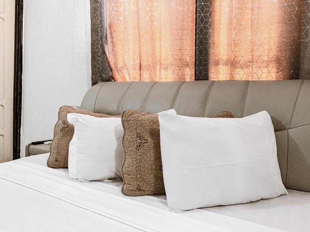 Hill View Hotel West Airport Άκρα Εξωτερικό φωτογραφία