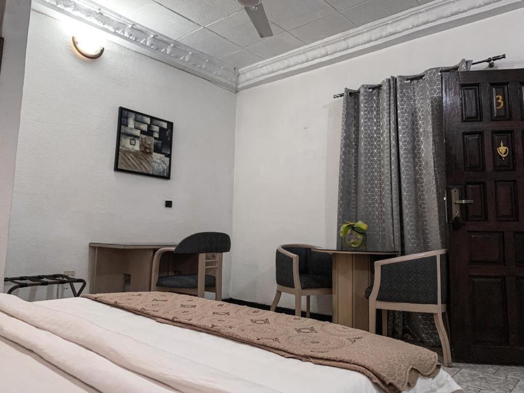 Hill View Hotel West Airport Άκρα Εξωτερικό φωτογραφία