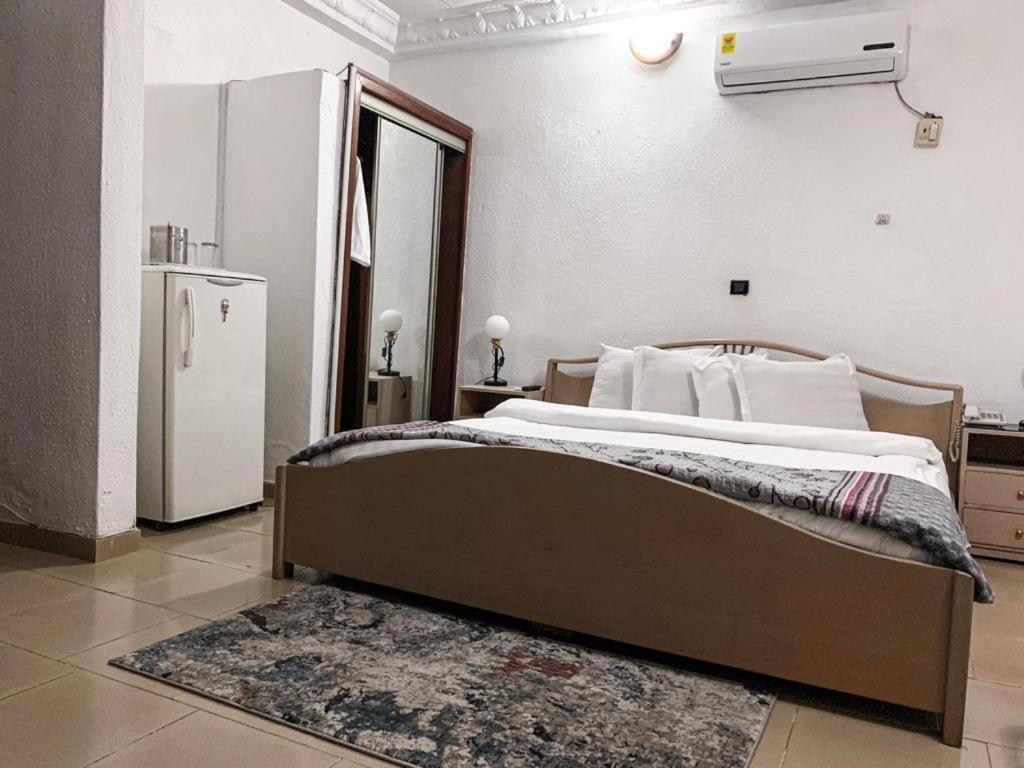 Hill View Hotel West Airport Άκρα Εξωτερικό φωτογραφία
