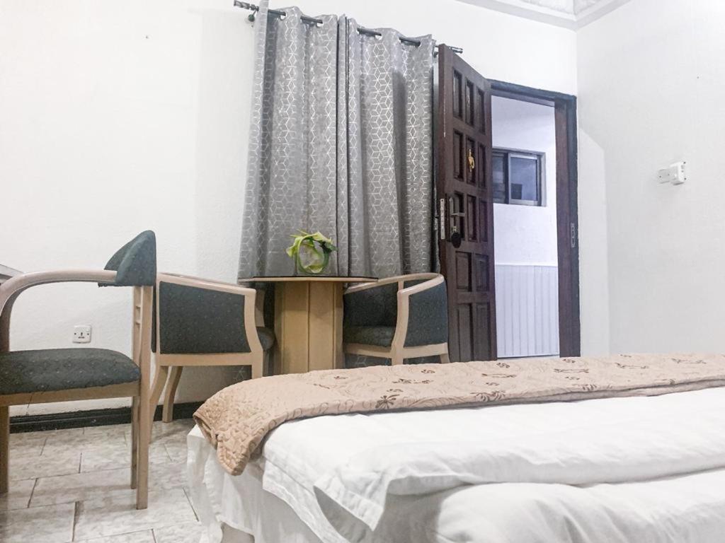 Hill View Hotel West Airport Άκρα Εξωτερικό φωτογραφία