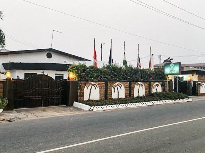 Hill View Hotel West Airport Άκρα Εξωτερικό φωτογραφία