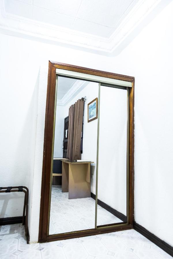 Hill View Hotel West Airport Άκρα Εξωτερικό φωτογραφία