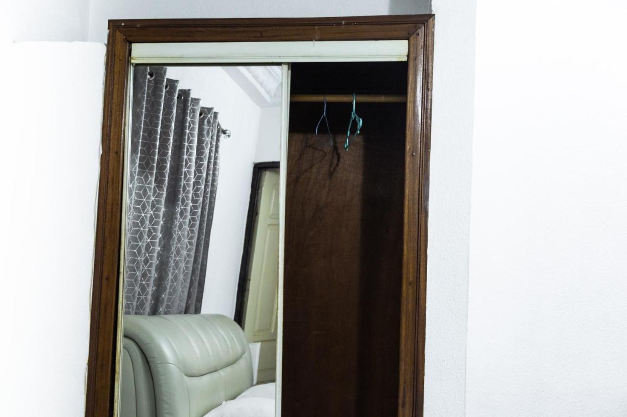 Hill View Hotel West Airport Άκρα Εξωτερικό φωτογραφία