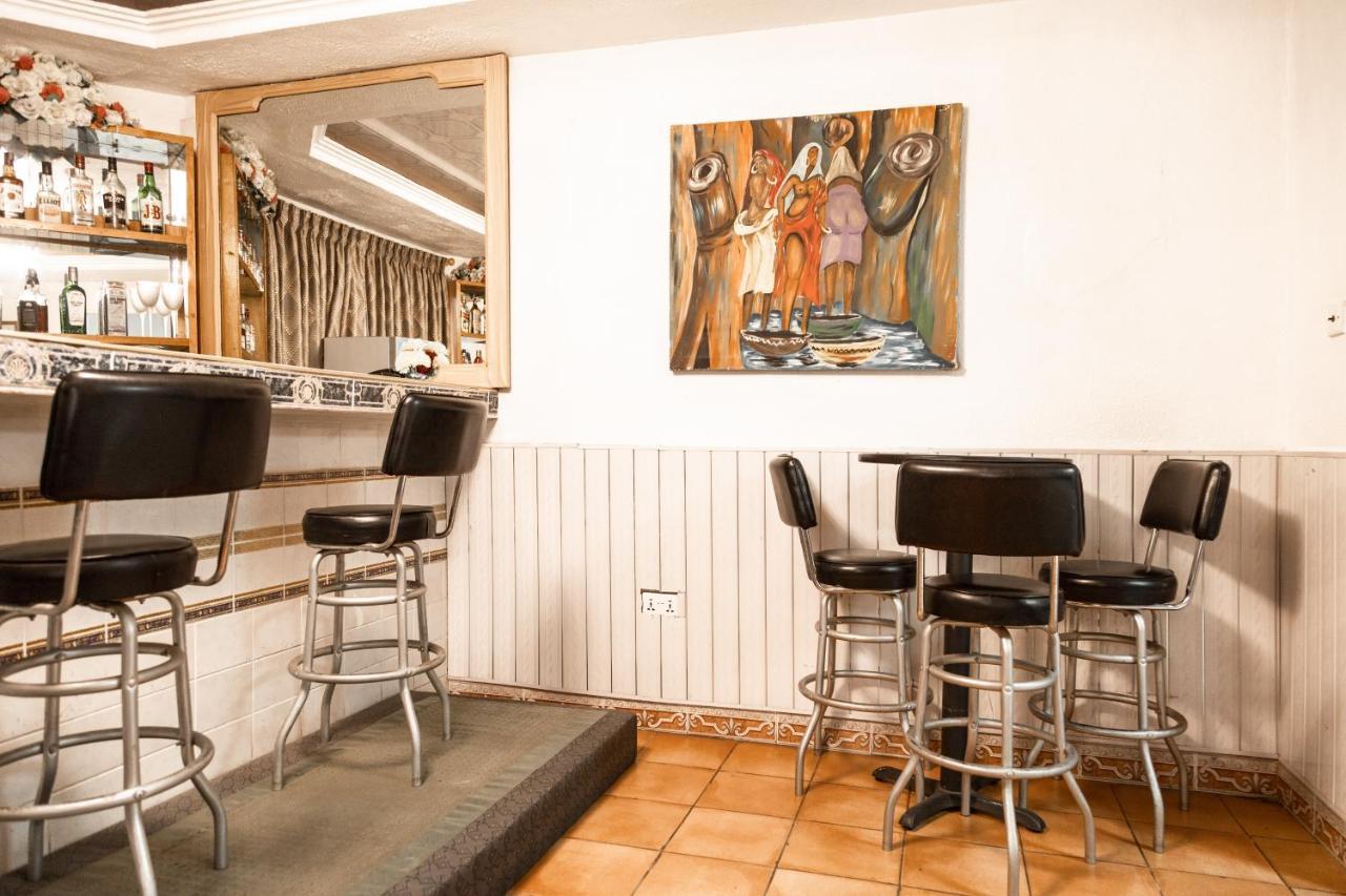 Hill View Hotel West Airport Άκρα Εξωτερικό φωτογραφία
