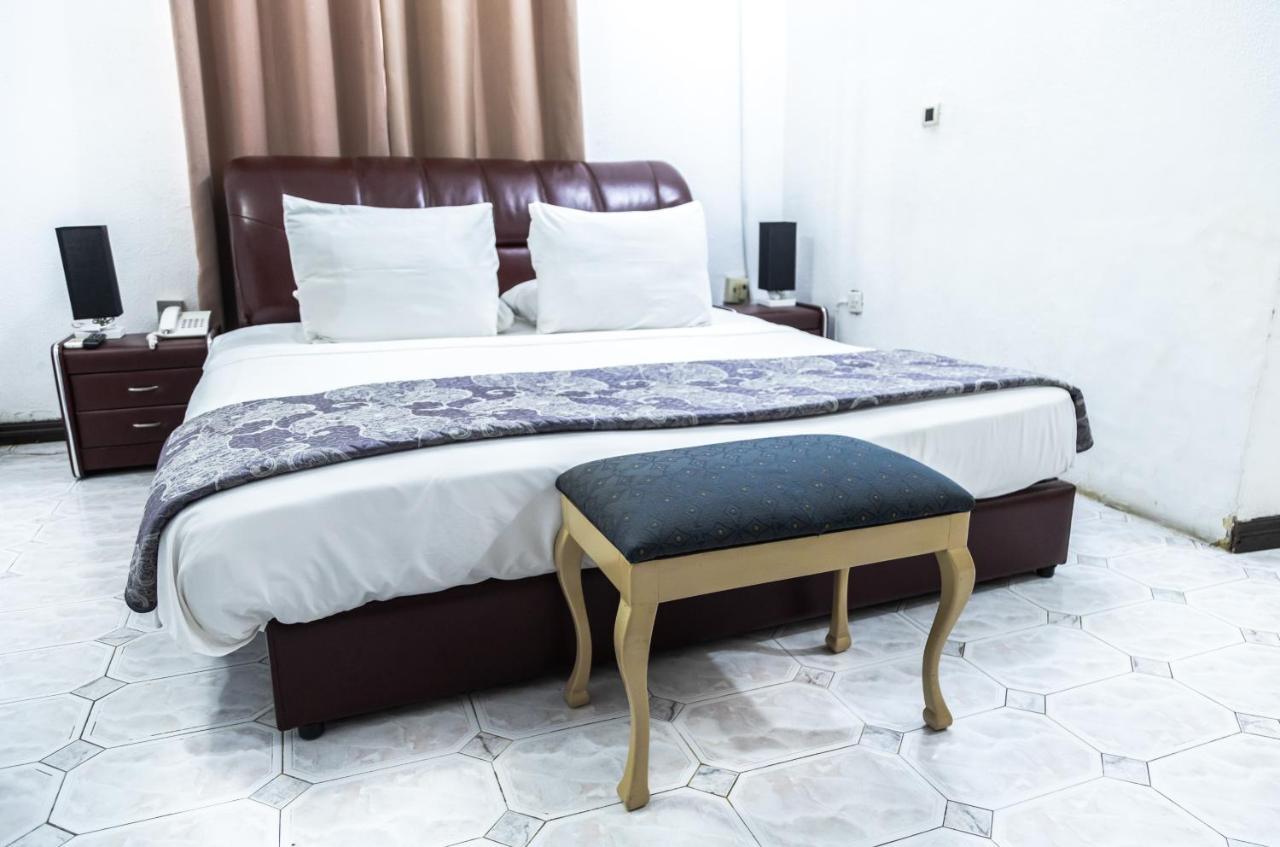 Hill View Hotel West Airport Άκρα Εξωτερικό φωτογραφία