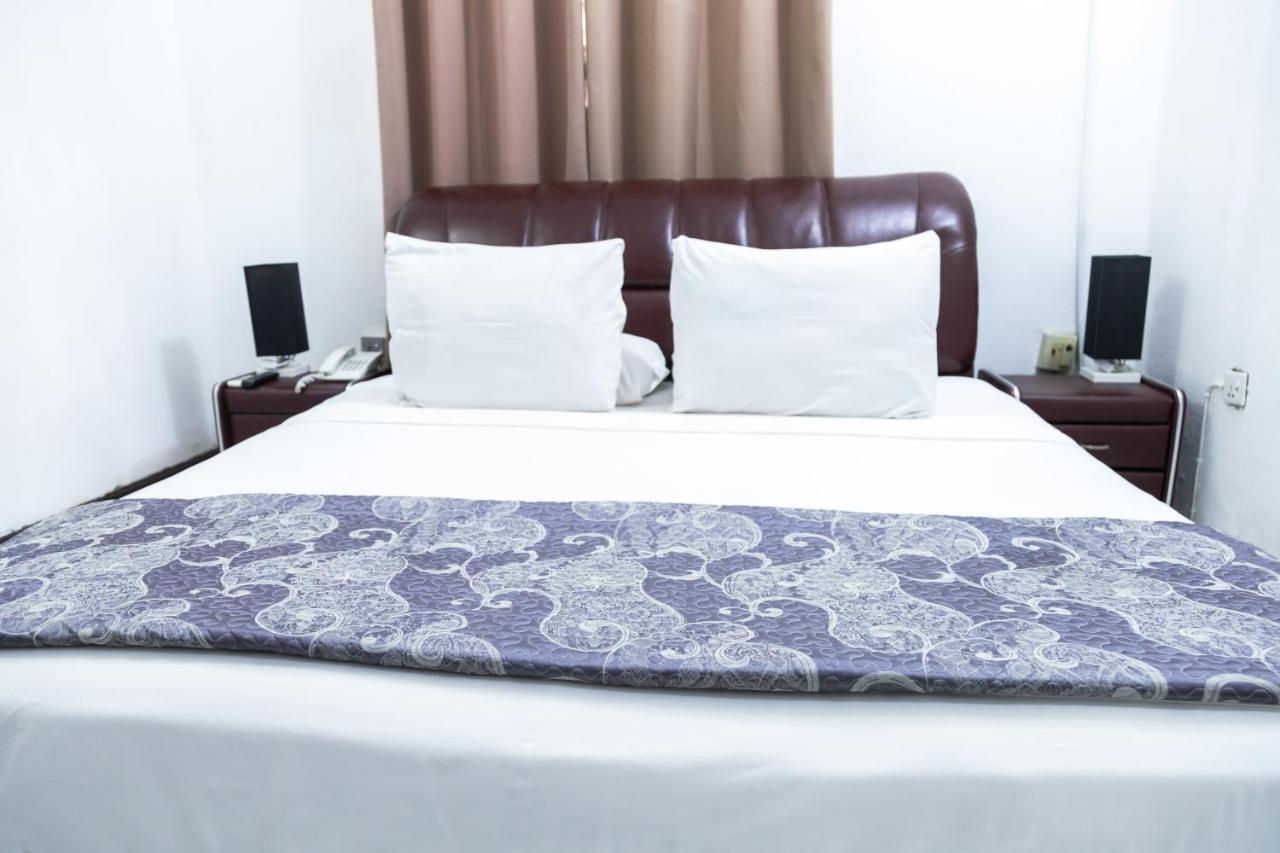 Hill View Hotel West Airport Άκρα Εξωτερικό φωτογραφία