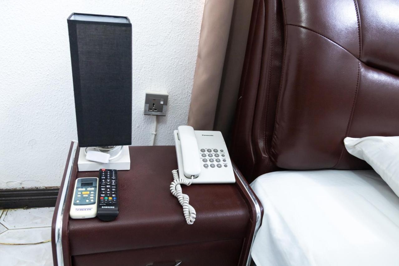 Hill View Hotel West Airport Άκρα Εξωτερικό φωτογραφία