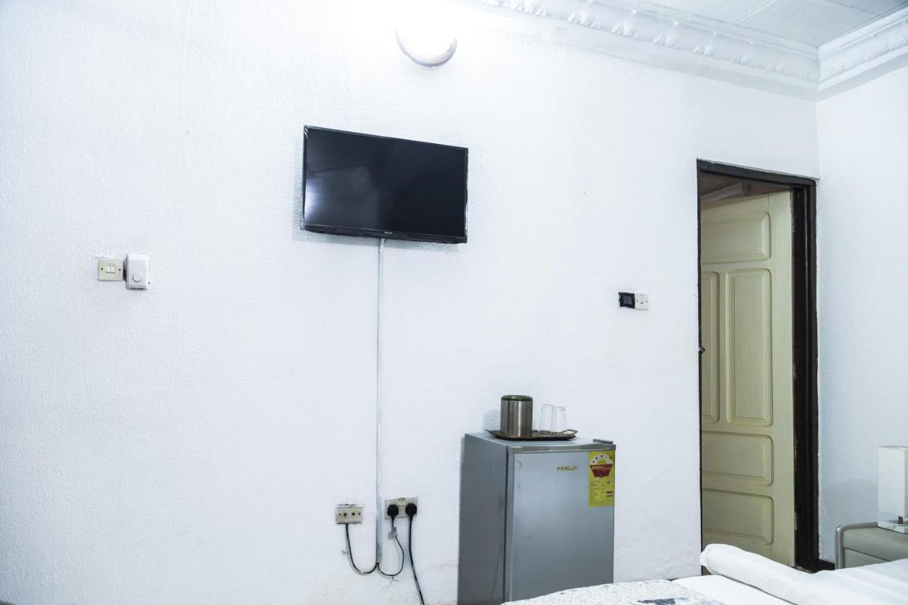 Hill View Hotel West Airport Άκρα Εξωτερικό φωτογραφία
