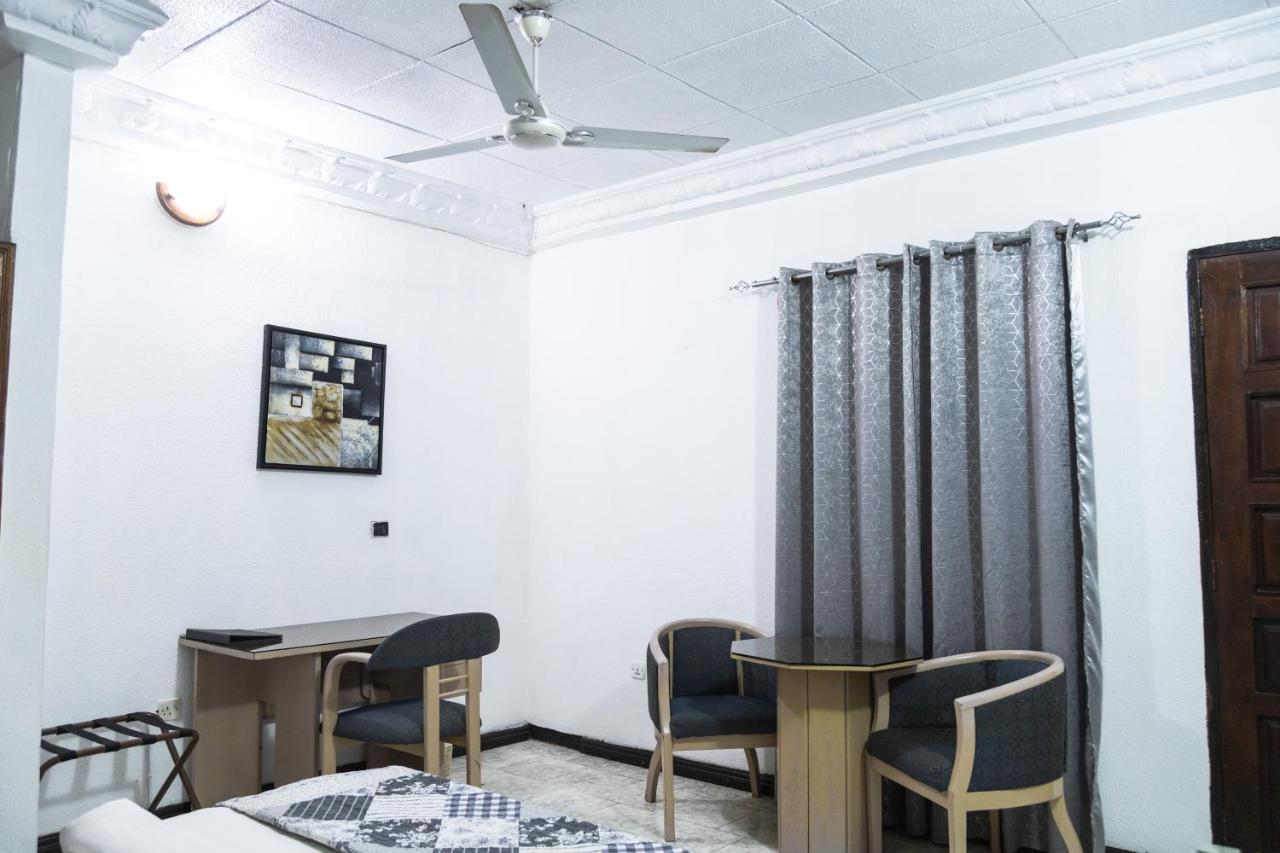 Hill View Hotel West Airport Άκρα Εξωτερικό φωτογραφία