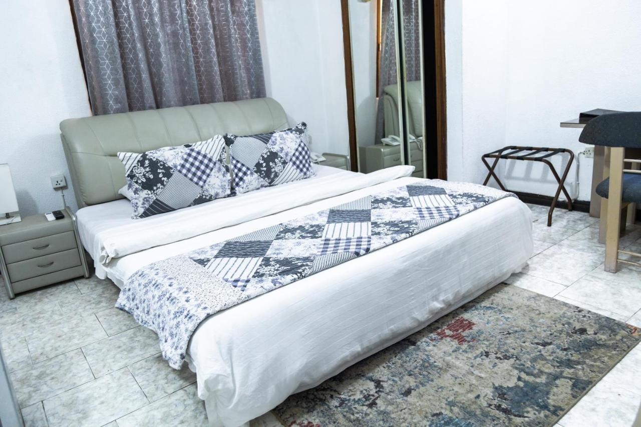 Hill View Hotel West Airport Άκρα Εξωτερικό φωτογραφία