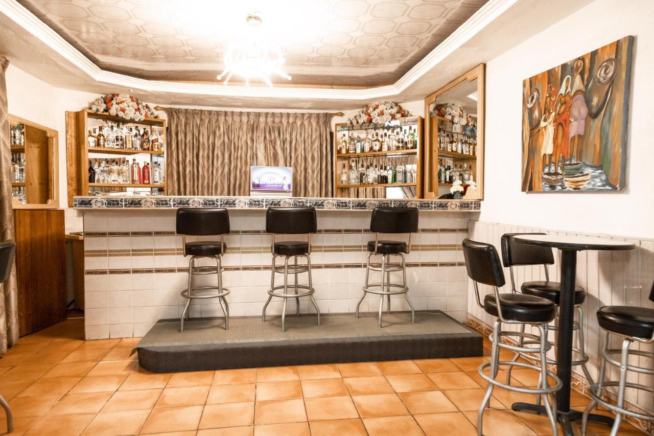 Hill View Hotel West Airport Άκρα Εξωτερικό φωτογραφία