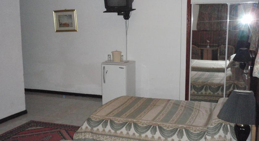 Hill View Hotel West Airport Άκρα Δωμάτιο φωτογραφία