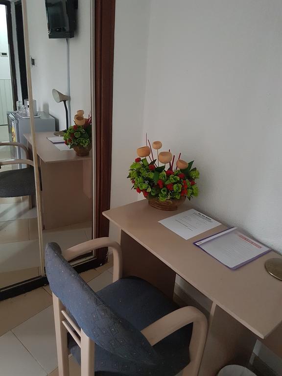 Hill View Hotel West Airport Άκρα Εξωτερικό φωτογραφία